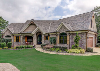 French Country Plan: Spacious 3-Bedroom Home with 2,806 Sq. Ft. of Heated Living Space