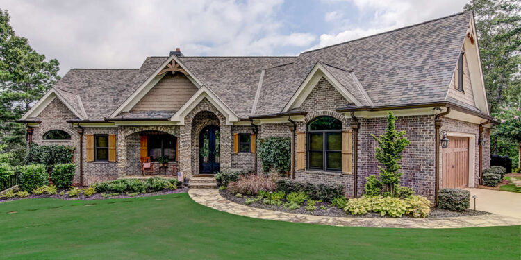 French Country Plan: Spacious 3-Bedroom Home with 2,806 Sq. Ft. of Heated Living Space