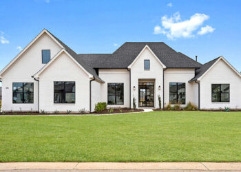 European Plan: Spacious 5-Bedroom Home with Generous Garage