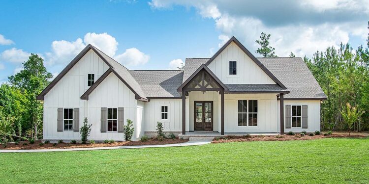 Discover the Perfect Single-Story Traditional Home: 4 Bedrooms, 2 Full Baths, and Spacious Living