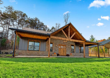 Craftsman Home – 1,497 Sq Ft, 2-3 Bedrooms, 2 Bathrooms